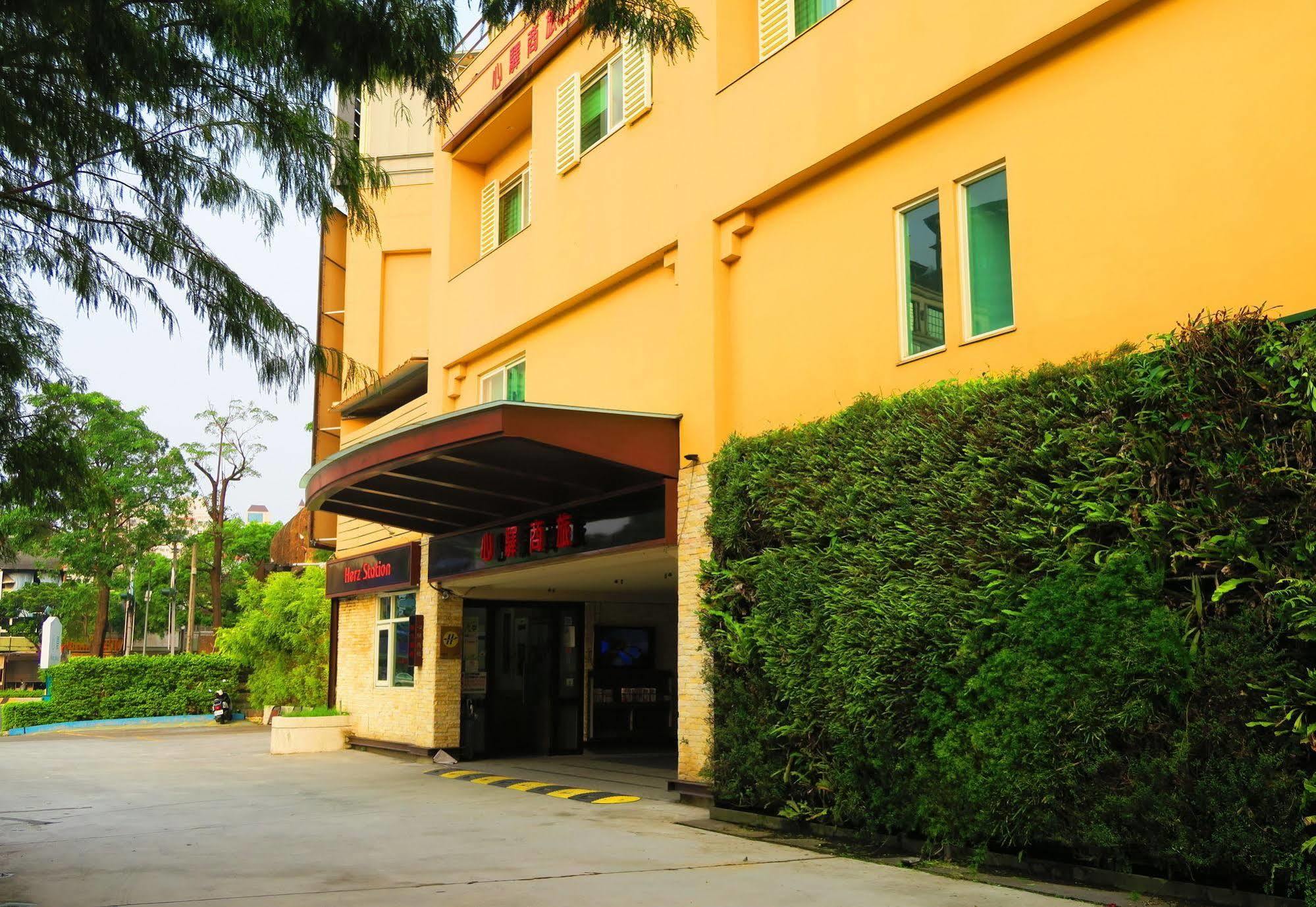 Herz Motel Taichung Exterior photo